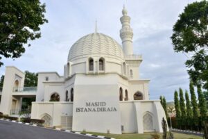 KLANG 19 JANUARY 2017. Pemandangan luar Masjid Istana Diraja, Klang. STR/FAIZ ANUAR (FOR RAFIDAH, IBRAH & BH PLUS BERITA HARIAN)